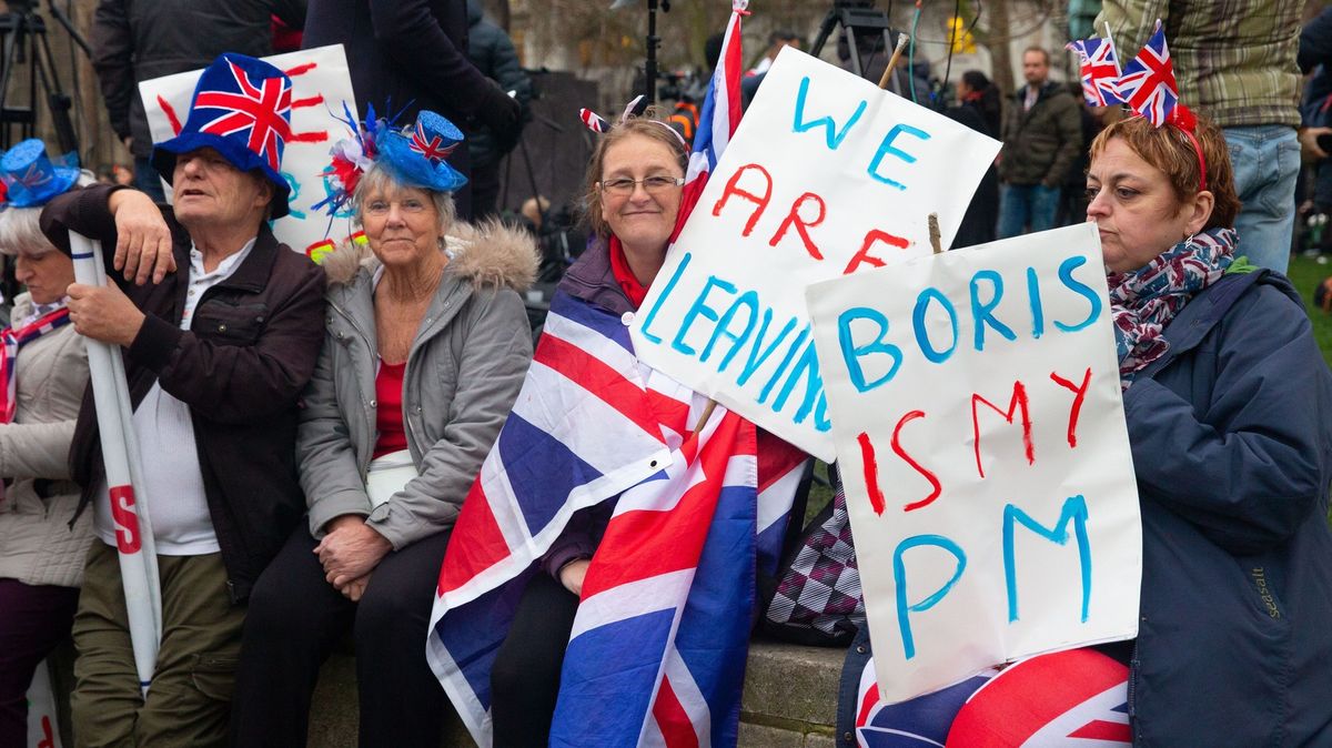 Alespoň jsme svobodní! Hořkosladké oslavy brexitu v londýnských ulicích